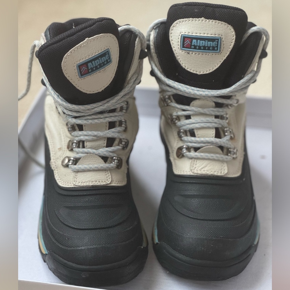 Alpine design White and black women’s snow boots size 6.